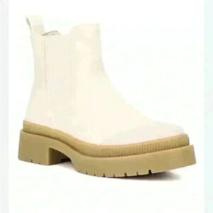 Brand New Olivia Miller Zadie Boots in Ivory Size 7.5